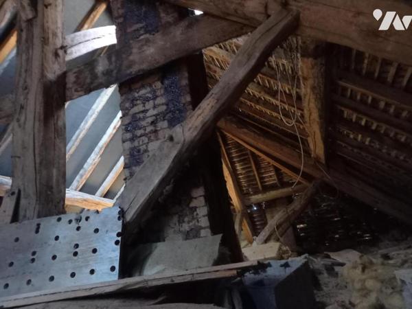 Grande maison de village à rénover 