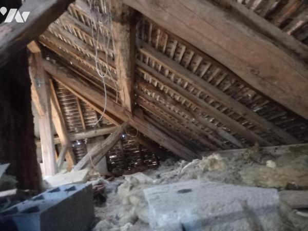 Grande maison de village à rénover 