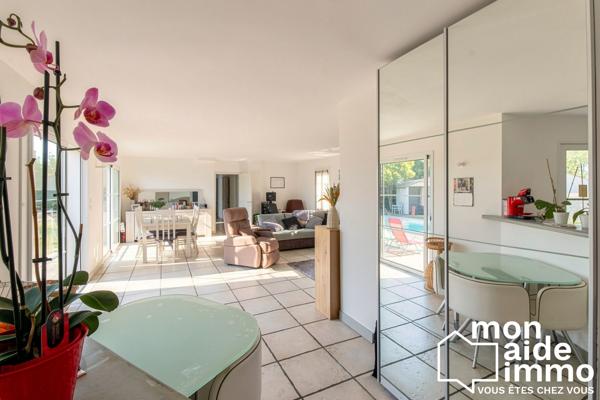 Maison familiale avec piscine et duplex attenant