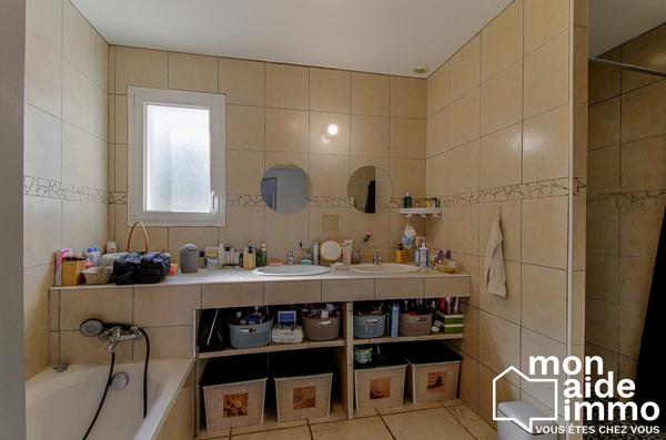 Maison familiale avec piscine et duplex attenant