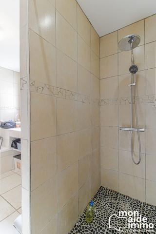 Maison familiale avec piscine et duplex attenant