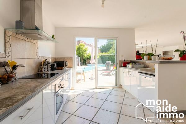 Maison familiale avec piscine et duplex attenant