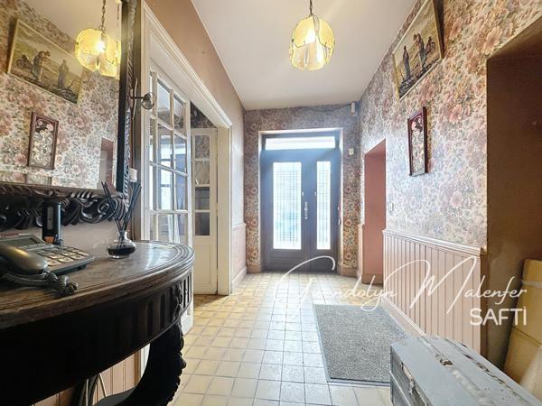 Maison de caractère avec volumes exceptionnels, ancien commerce du village – entre Arc-et-Senans et Mouchard