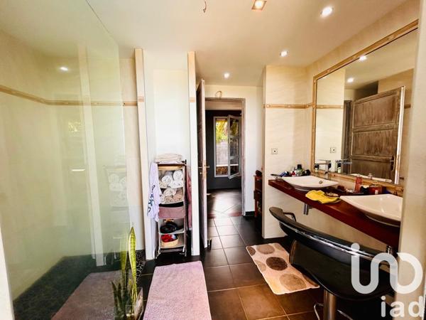 House for sale 8 rooms 274 m² L'Étang-Salé