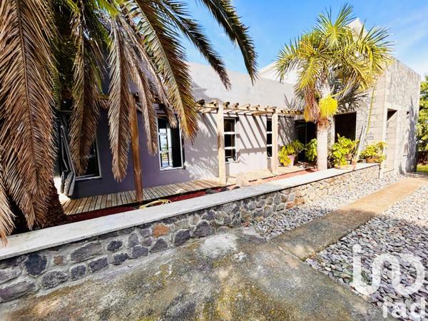 House for sale 8 rooms 274 m² L'Étang-Salé