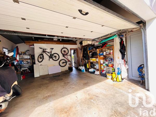 House for sale 8 rooms 274 m² L'Étang-Salé