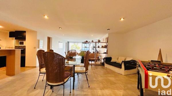 House for sale 8 rooms 274 m² L'Étang-Salé