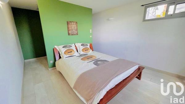 House for sale 8 rooms 274 m² L'Étang-Salé