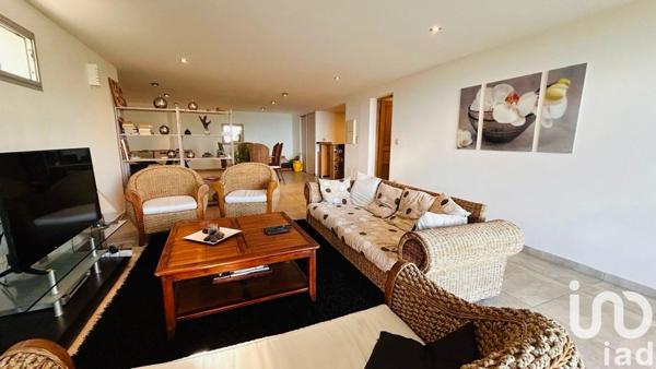 House for sale 8 rooms 274 m² L'Étang-Salé