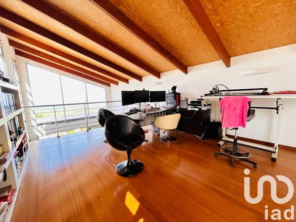 House for sale 8 rooms 274 m² L'Étang-Salé