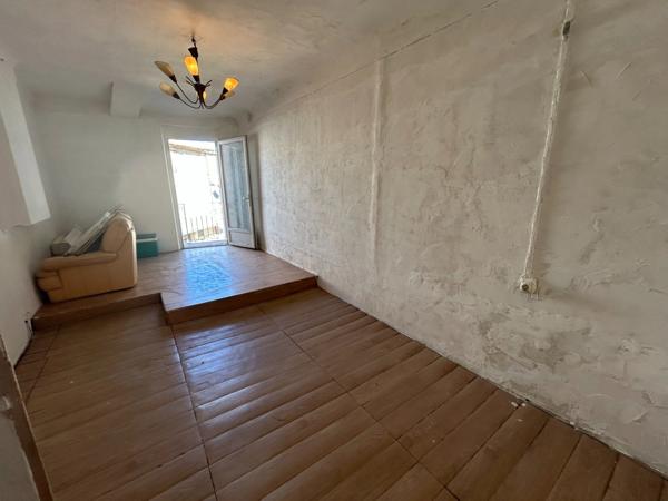 Maison à vendre 85,000€ CERESTE (04)