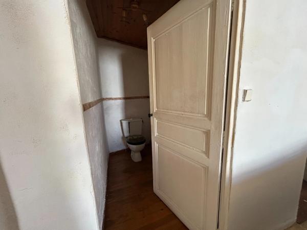 Maison à vendre 85,000€ CERESTE (04)