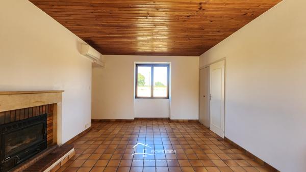 Maison indépendante avec vie de plain-pied et nombreuses dépendances Rouillé (86480)