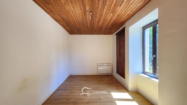 Maison indépendante avec vie de plain-pied et nombreuses dépendances Rouillé (86480)