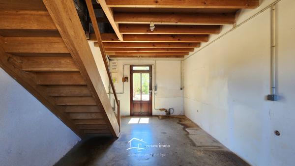 Maison indépendante avec vie de plain-pied et nombreuses dépendances Rouillé (86480)
