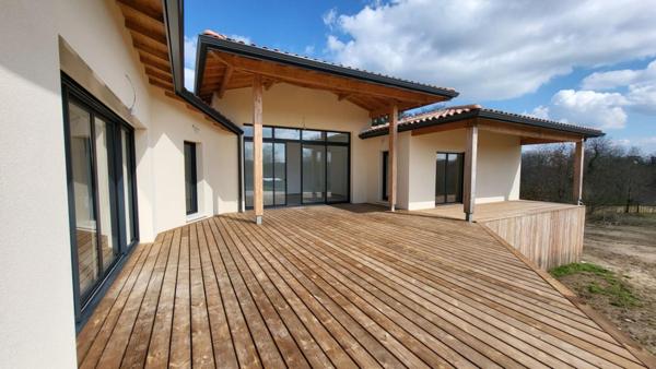 Maison contemporaine  Prigonrieux près  Bergerac 167 m2 sur parcelle de 5138 m² vue Dordogne