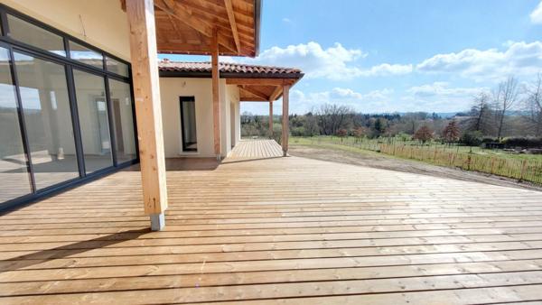 Maison contemporaine  Prigonrieux près  Bergerac 167 m2 sur parcelle de 5138 m² vue Dordogne