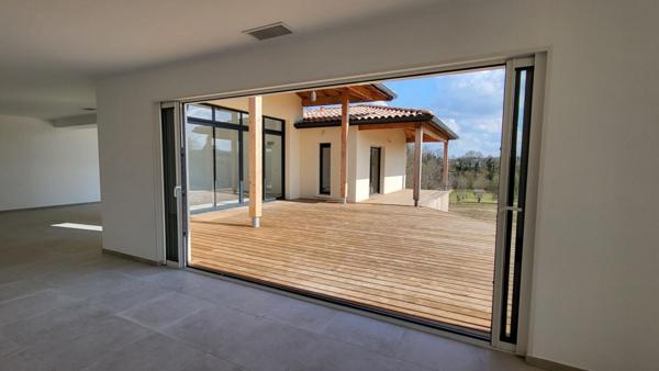 Maison contemporaine  Prigonrieux près  Bergerac 167 m2 sur parcelle de 5138 m² vue Dordogne