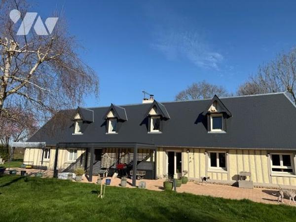 LA ROUSSIERE JOLIE MAISON NORMANDE RENOVEE AUX PRESTATIONS DE QUALITES DANS UN BEL ENVIRONNEMENT