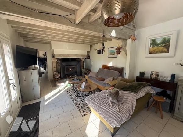 LA ROUSSIERE JOLIE MAISON NORMANDE RENOVEE AUX PRESTATIONS DE QUALITES DANS UN BEL ENVIRONNEMENT