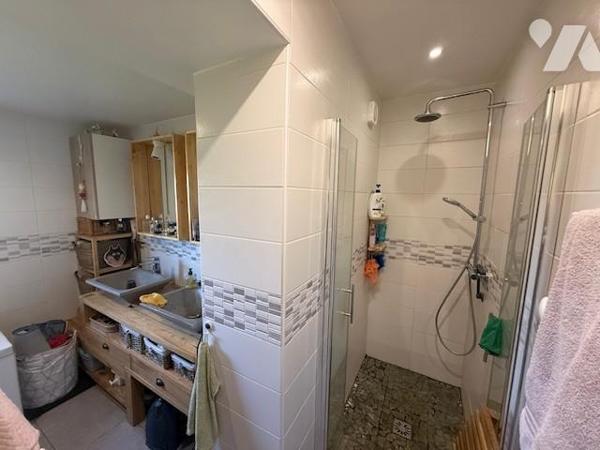 LA ROUSSIERE JOLIE MAISON NORMANDE RENOVEE AUX PRESTATIONS DE QUALITES DANS UN BEL ENVIRONNEMENT