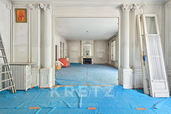 Appartement de réception à rénover en bordure du Parc Monceau