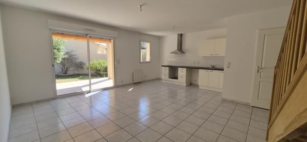 VILLA T4 proche commerces écoles située en fond d'impasse