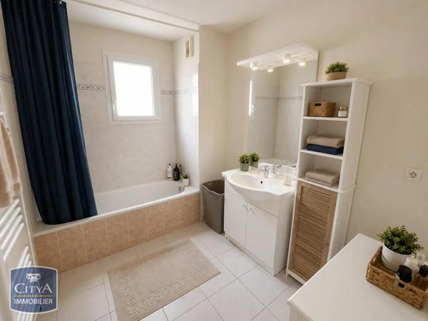 Appartement à louer 3 pièces 63.65m² Étaules (17750)