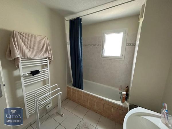 Appartement à louer 3 pièces 63.65m² Étaules (17750)