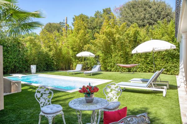Une villa d’exception à Montfleury, entièrement rénovée, offrant luxe, sérénité et art de vivre méditerranéen à quelques pas de la Croisette.