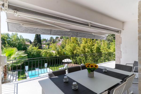 Une villa d’exception à Montfleury, entièrement rénovée, offrant luxe, sérénité et art de vivre méditerranéen à quelques pas de la Croisette.