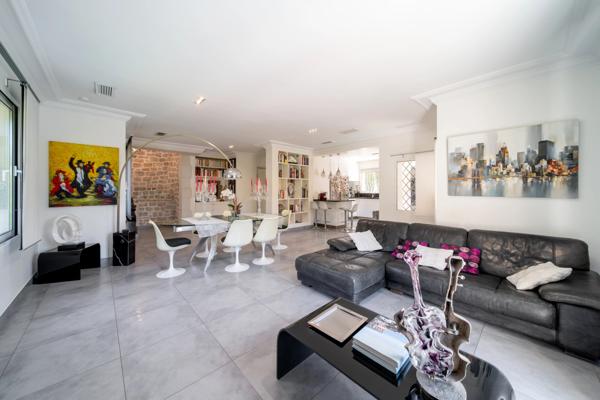 Une villa d’exception à Montfleury, entièrement rénovée, offrant luxe, sérénité et art de vivre méditerranéen à quelques pas de la Croisette.
