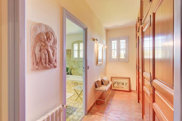 Villa provençale avec piscine et jardin paysager