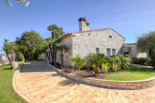 Villa provençale avec piscine et jardin paysager