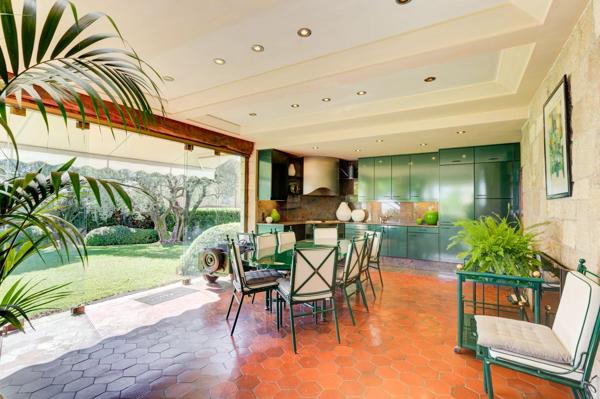 Villa provençale avec piscine et jardin paysager