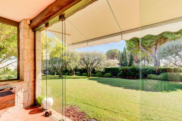 Villa provençale avec piscine et jardin paysager