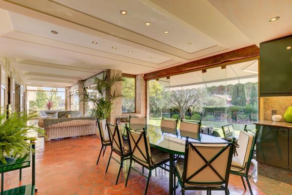 Villa provençale avec piscine et jardin paysager