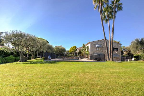 Villa provençale avec piscine et jardin paysager