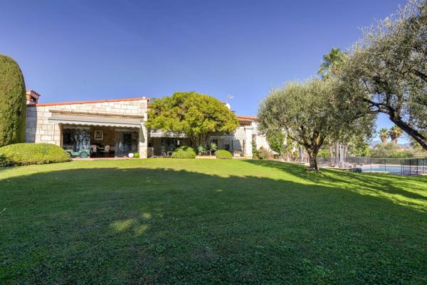 Villa provençale avec piscine et jardin paysager
