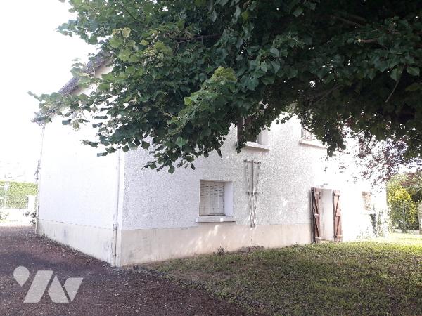 A 15 MNS DE BLOIS, PAVILLON DE BONNE CONSTRUCTION, TERRAIN 802 M²
