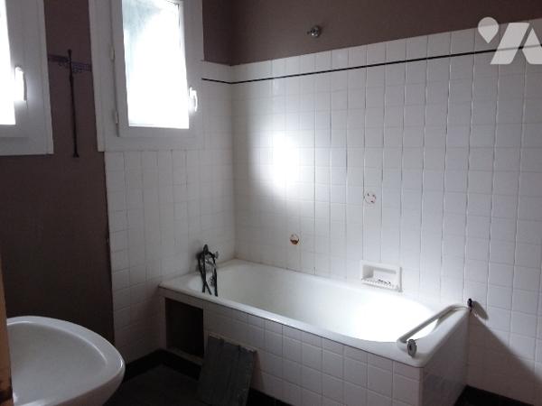 A 15 MNS DE BLOIS, PAVILLON DE BONNE CONSTRUCTION, TERRAIN 802 M²