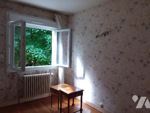 A 15 MNS DE BLOIS, PAVILLON DE BONNE CONSTRUCTION, TERRAIN 802 M²