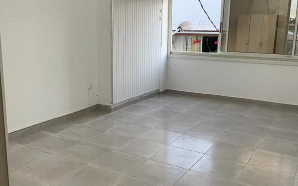 Appartement à vendre    8 pièces • 150 m2 Pointe-à-Pitre