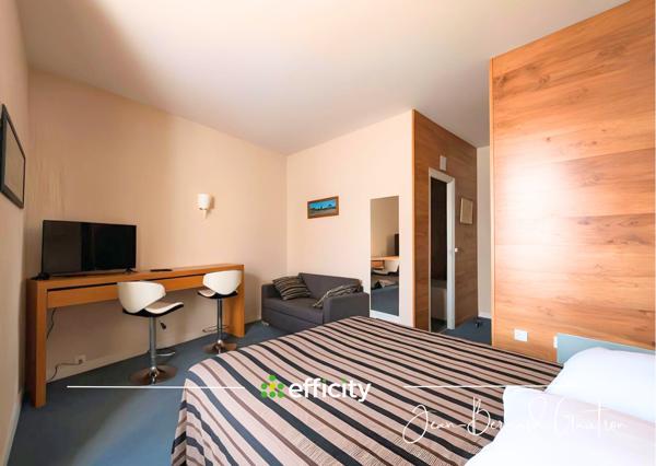 Local Commercial
         32 pièces
        - 1056 m² Exclusivité 546 000 € *