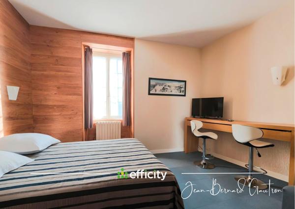 Local Commercial
         32 pièces
        - 1056 m² Exclusivité 546 000 € *
