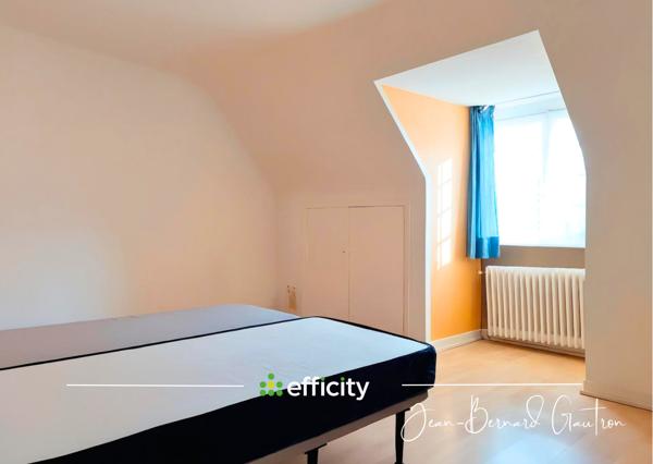 Local Commercial
         32 pièces
        - 1056 m² Exclusivité 546 000 € *