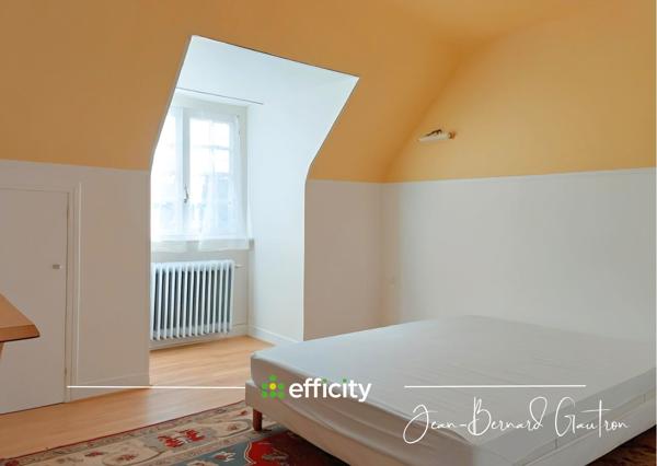 Local Commercial
         32 pièces
        - 1056 m² Exclusivité 546 000 € *