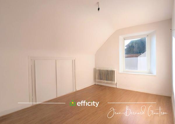 Local Commercial
         32 pièces
        - 1056 m² Exclusivité 546 000 € *