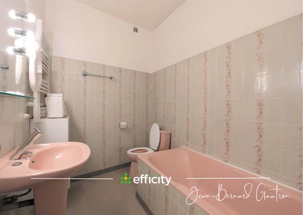 Local Commercial
         32 pièces
        - 1056 m² Exclusivité 546 000 € *
