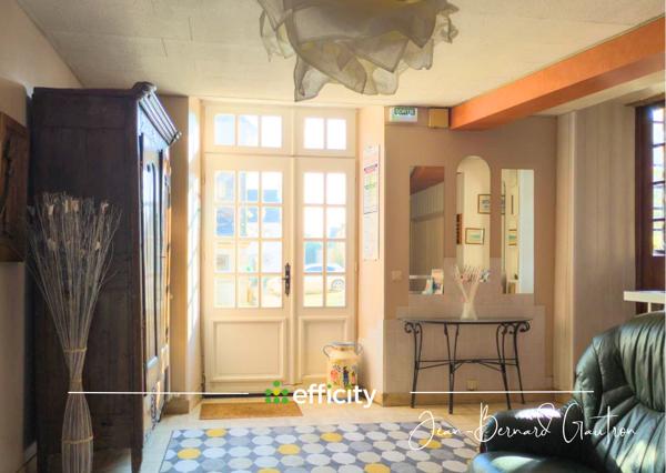 Local Commercial
         32 pièces
        - 1056 m² Exclusivité 546 000 € *